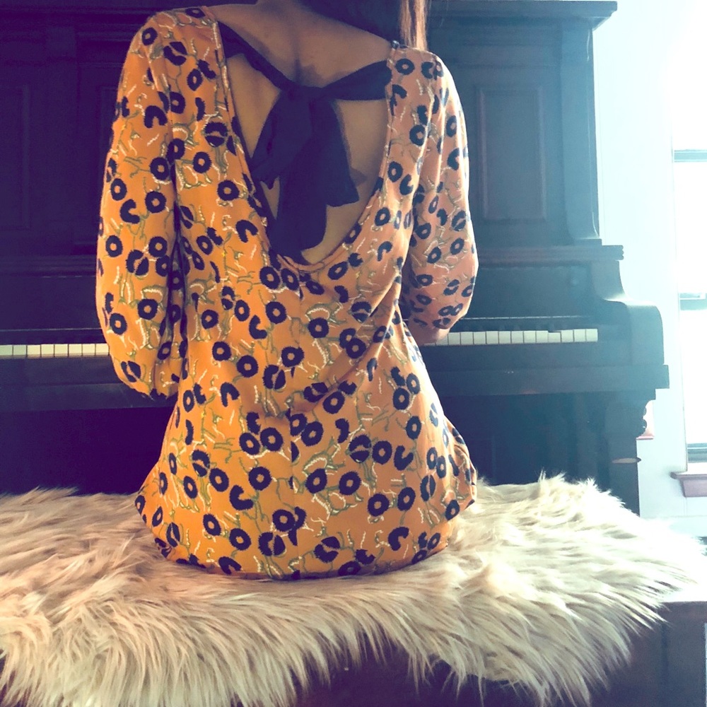 Francesca’s Open Back Bow Shift Dress